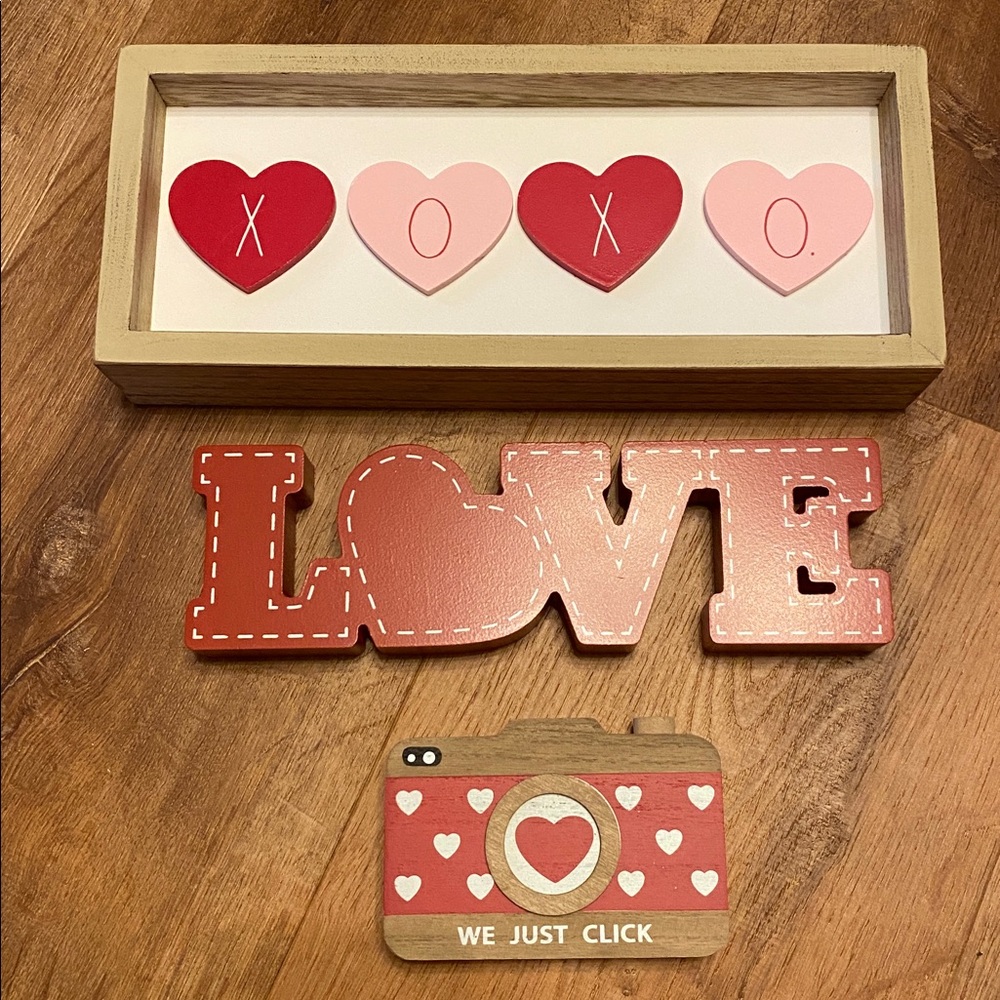 Valentine’s Day Red & Pink Heart Wall Decor Set